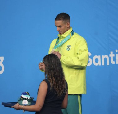 SANTIAGO, ŞİLİ - 10 / 23 / 2023: Brezilyalı GUILHERME SANTOS (Altın) ve Amerikan BROOKS CURRY ve JONATHAN KULOW (Gümüş) tarafından Şili 'deki Aquatic Center of National Stadium, Santiago, Şili