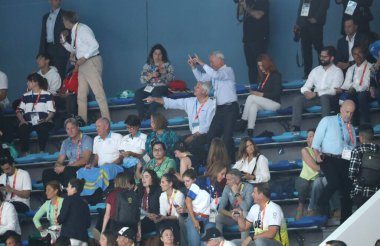 SANTIAGO (CHL), 10 / 23 / 2023: Kanadalı SYDNEY PICKREM (altın) ve KELSEY WOG (gümüş) ve Brezilyalı ASSIS DA SILVA G (bronz) tarafından kazanılan bayanlar 200 metre kurbağalama dalında madalya töreni.