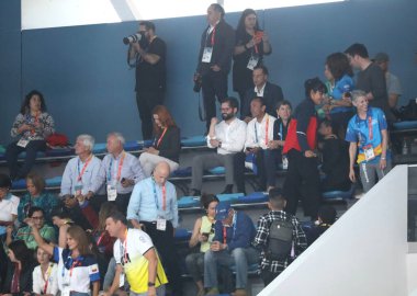 SANTIAGO (CHL), 10 / 23 / 2023: Kanadalı SYDNEY PICKREM (altın) ve KELSEY WOG (gümüş) ve Brezilyalı ASSIS DA SILVA G (bronz) tarafından kazanılan bayanlar 200 metre kurbağalama dalında madalya töreni.