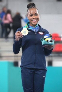 SANTIAGO (CHL), 10 / 24 / 2023: ASYMMETRIC BARS Finali için madalya töreni Vitoria Americana Miller Zoe (Altın) Brezilyalı ANDRADE Rebeca (Gümüş) ve Saraiva Flavia (Bronz) ile Ulusal Stadyum, Santiago 'daki jimnastik merkezinde.