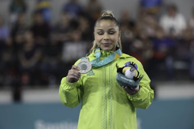 Santiago, Şili - 10 / 25 / 2023: Kadınlar Sanatsal Jimnastik Finali, denge aletinde Flavia Saraiva için altın, Brezilya 'dan Rebeca Andrade için gümüş ve Ava Stewart için bronz araçla yapılıyor 