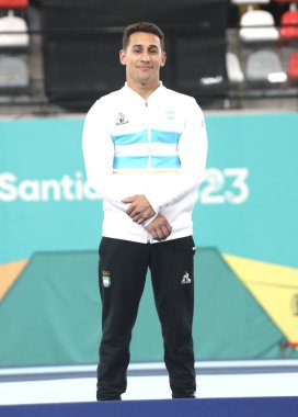 SANTIAGO, ŞİLİ - 10 / 24 / 2023: Erkekler Anillos finalinde altın madalya töreni, D, Arjantinli VILLAFANE, D gümüş madalya ve Kanada Dolci Felix Santiago Ulusal Stadyumu 'nda bronz madalya kazandı