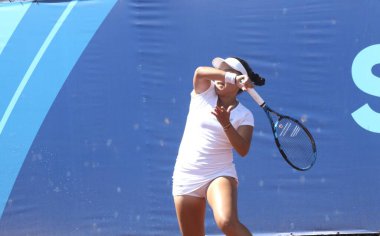SANTIAGO, ŞİLİ - 26 Ekim 2023: Brezilya PIGOSSI Laura ile Peru PİGOSSI Lucciana arasında Ulusal Stadyumdaki Tenis Spor Merkezi 'nin 2. kortunda oynanan bayanlar tenis finali, Santiago
