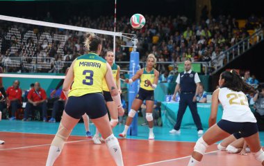 SANTIAGO, Şili - 26 Ekim 2023: Brezilya ile Dominik Cumhuriyeti arasında Santiago, Şili 'deki Parque Arena O' Higgins ana sahasında altın madalya için bayanlar voleybol takımının finali. Dominik Cumhuriyeti takımı 3-0 kazandı.