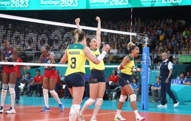 SANTIAGO, Şili - 26 Ekim 2023: Brezilya ile Dominik Cumhuriyeti arasında Santiago, Şili 'deki Parque Arena O' Higgins ana sahasında altın madalya için bayanlar voleybol takımının finali. Dominik Cumhuriyeti takımı 3-0 kazandı.