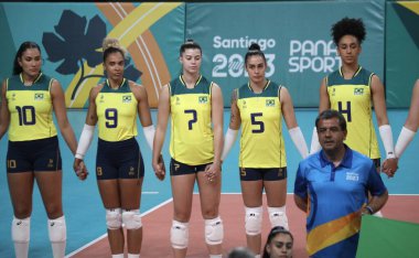SANTIAGO, Şili - 26 Ekim 2023: Brezilya ile Dominik Cumhuriyeti arasındaki altın madalya için Şili 'nin Santiago kentinde bulunan Parque Arena O' Higgins ana kortunda bayanlar voleybol takımı finali
