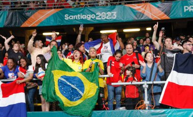 SANTIAGO, Şili - 26 Ekim 2023: Brezilya ile Dominik Cumhuriyeti arasında Santiago, Şili 'deki Parque Arena O' Higgins ana sahasında altın madalya için bayanlar voleybol takımının finali. Dominik Cumhuriyeti takımı 3-0 kazandı.