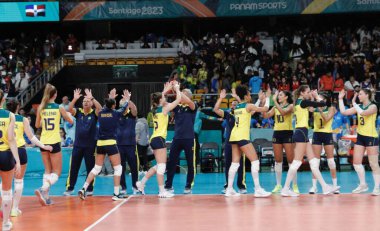 SANTIAGO, Şili - 26 Ekim 2023: Brezilya ile Dominik Cumhuriyeti arasında Santiago, Şili 'deki Parque Arena O' Higgins ana sahasında altın madalya için bayanlar voleybol takımının finali. Dominik Cumhuriyeti takımı 3-0 kazandı.