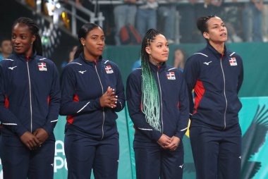 SANTIAGO, Şili - 10 / 26 / 2023: Santiago 'daki Parque O' Higgins 'in ana sahasında Dominik Cumhuriyeti' nin Altın, Brezilya-Gümüş ve Meksika-Bronz madalya kazandığı Kadın Voleybol Takımı Finali