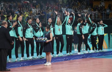 SANTIAGO, Şili - 10 / 26 / 2023: Santiago 'daki Parque O' Higgins 'in ana sahasında Dominik Cumhuriyeti' nin Altın, Brezilya-Gümüş ve Meksika-Bronz madalya kazandığı Kadın Voleybol Takımı Finali