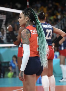 SANTIAGO, Şili - 10 / 26 / 2023: Santiago 'daki Parque O' Higgins 'in ana sahasında Dominik Cumhuriyeti' nin Altın, Brezilya-Gümüş ve Meksika-Bronz madalya kazandığı Kadın Voleybol Takımı Finali