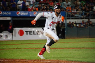 MARACAIBO, Venezuela - 26 Ekim 2023 Venezuela Profesyonel Beyzbol Ligi. Tigres de Aragua, Aguilas del Zulia 'ya karşı Sezonun ikinci haftasında, Maracaibo' da Aguilas de Zulia 'nın pozitif serisini kesmek için kediler..