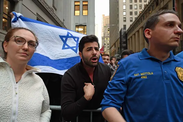 巴勒斯坦抗议者和支持者抗议以色列占领巴勒斯坦土地 2023年10月26日 美国纽约纽约市数百名主要是巴勒斯坦的抗议者和支持者涌向华尔街抗议 — 图库照片