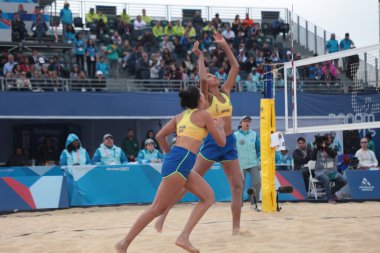 Santiago (Şili), 10 / 27 / 2023 - Brezilyalılar Duda ve Ana Patricia, Kanadalılar Melissa Humana ve Brandie Wilkerson 'a karşı Pan-Amerikan Plaj Voleybol Finali Şampiyonları