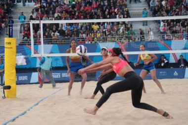 Santiago (Şili), 10 / 27 / 2023 - Brezilyalılar Duda ve Ana Patricia, Kanadalılar Melissa Humana ve Brandie Wilkerson 'a karşı Pan-Amerikan Plaj Voleybol Finali Şampiyonları