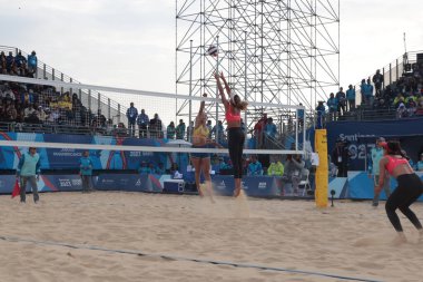 Santiago (Şili), 10 / 27 / 2023 - Brezilyalılar Duda ve Ana Patricia, Kanadalılar Melissa Humana ve Brandie Wilkerson 'a karşı Pan-Amerikan Plaj Voleybol Finali Şampiyonları