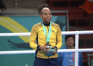 SANTIAGO (Şili), 10 / 27 / 2023 - Brezilya 'lı Barbosa De Almeida Caroline ile Amerikan Lozano Jennifer arasında 2023 Pan Amerikan Oyunları sırasında Olimpiyat Eğitim Merkezi' nde düzenlenen 155 altın madalya için 50 kg 'ın altındaki bayanlar boks finali