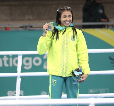 SANTIAGO (Şili), 10 / 27 / 2023 - Brezilya 'lı Barbosa De Almeida Caroline ile Amerikan Lozano Jennifer arasında 2023 Pan Amerikan Oyunları sırasında Olimpiyat Eğitim Merkezi' nde düzenlenen 155 altın madalya için 50 kg 'ın altındaki bayanlar boks finali