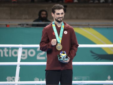 SANTIAGO (Şili), 10 / 27 / 2023 - Kanadalı Sanford Wyatt 'ın altın madalya kazandığı Santiago, Şili' deki 2023 Pan Amerikan Oyunları sırasında erkekler 159 kg altında erkekler için 63,5 kg final töreni