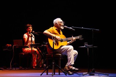 BARCELONA (İspanya), 10 / 28 / 2023 - Brezilyalı şarkıcı Gilberto Gil bu Cumartesi İspanya 'nın Barselona kentinde düzenlenen Aquele Abracao Tour' da sahne aldı (28)). 