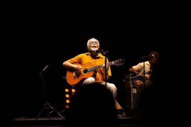 BARCELONA (İspanya), 10 / 28 / 2023 - Brezilyalı şarkıcı Gilberto Gil bu Cumartesi İspanya 'nın Barselona kentinde düzenlenen Aquele Abracao Tour' da sahne aldı (28)). 