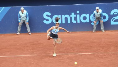 SANTIAGO (Şili), 10 / 28 / 2023 - Brezilya PIGOSSI Laura ve Arjantin CARLE Lourdes arasında 2023 Pan Amerikan Oyunları sırasında Ulusal Tenis Stadyumu 'nun merkez spor sahasında altın madalya için bayanlar tekler finali