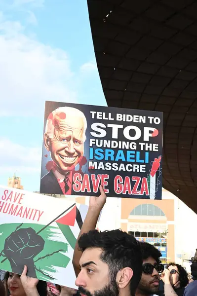 イスラエルによるガザ地区爆撃に抗議 クラウンハイツ ブルックリン ニューヨーク 2023年10月28日 ニューヨーク 米国A 約2マイル半の抗議者が クラウンハイツのブルックリン博物館から行進した — ストック写真