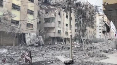 İsrail savaş uçaklarının Gazze 'deki Al-Quds Hastanesi yakınlarındaki Tal Al-Hawa bölgesinde hedeflenmesinin ardından. 29 Ekim 2023, Gazze, Filistin