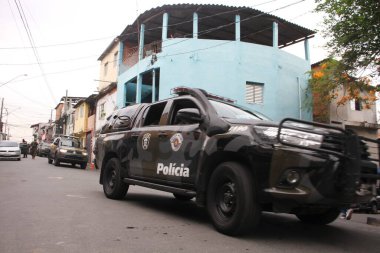 SAO PAULO, BRAZIL - 10 / 31 / 2023: Ordu, Vila Nova Galvao, City Guarulhos 'daki kenar mahallelerde, kayıp silahlarla ilgili arama emrini yerine getirmek amacıyla Askeri İnzibatın desteğiyle bir operasyon gerçekleştirdi. 