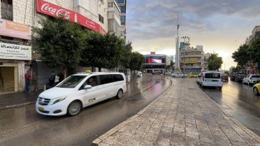 Filistinliler, Gazze Şeridi 'nde Filistinlilerin öldürülmesini protesto etmek için 