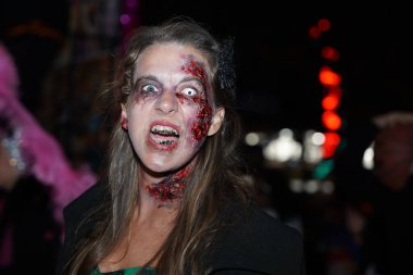 New York 'ta Cadılar Bayramı Geçidi, 31 Ekim 2023, New York, ABD: Bu gece, bu büyüleyici olaya tanıklık etmek için sabırsızlıkla toplanan köyün sokakları kalabalıktı.. 