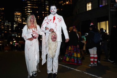 New York 'ta Cadılar Bayramı Geçidi, 31 Ekim 2023, New York, ABD: Bu gece, bu büyüleyici olaya tanıklık etmek için sabırsızlıkla toplanan köyün sokakları kalabalıktı.. 