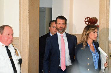 Donald Trump Jr., Donald Trump 'ın büyük oğlu bugün mahkemede Trumps sahtekarlık davasının müşterek sanığı olarak ifade verdi. 1 Kasım 2023 New York, ABD Başsavcısı Letitia James, sanıkların
