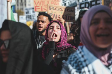 Filistinliler Özgürlük Meydanı 'ndan Beyaz Saray' a Protesto Ediyor. 4 Kasım 2023, New York, ABD: Filistinli protestocular Filistinlilere yapılan saldırıları protesto etmek için Özgürlük Meydanı 'ndan Beyaz Saray' a yürüdüler