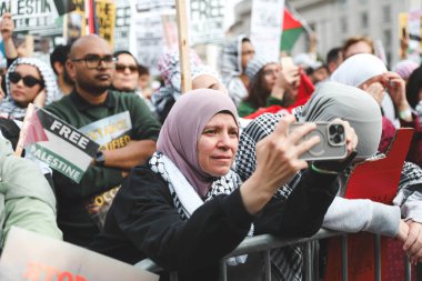 Filistinliler Özgürlük Meydanı 'ndan Beyaz Saray' a Protesto Ediyor. 4 Kasım 2023, New York, ABD: Filistinli protestocular Filistinlilere yapılan saldırıları protesto etmek için Özgürlük Meydanı 'ndan Beyaz Saray' a yürüdüler