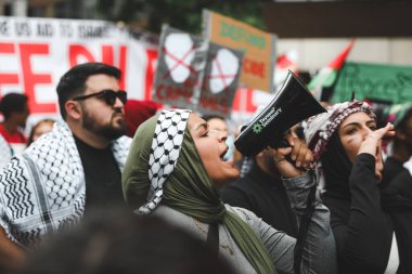 Filistinliler Özgürlük Meydanı 'ndan Beyaz Saray' a Protesto Ediyor. 4 Kasım 2023, New York, ABD: Filistinli protestocular Filistinlilere yapılan saldırıları protesto etmek için Özgürlük Meydanı 'ndan Beyaz Saray' a yürüdüler