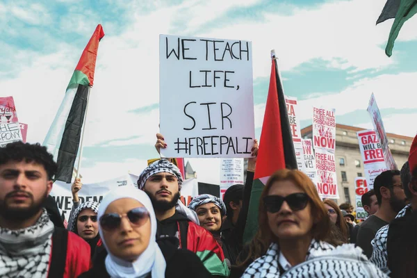 巴勒斯坦人从自由广场抗议到白宫 2023年11月4日 美国纽约 巴勒斯坦抗议者从自由广场游行至白宫 抗议哈马斯对巴勒斯坦人的袭击 — 图库照片