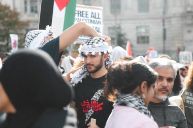 Filistinliler Özgürlük Meydanı 'ndan Beyaz Saray' a Protesto Ediyor. 4 Kasım 2023, New York, ABD: Filistinli protestocular Filistinlilere yapılan saldırıları protesto etmek için Özgürlük Meydanı 'ndan Beyaz Saray' a yürüdüler