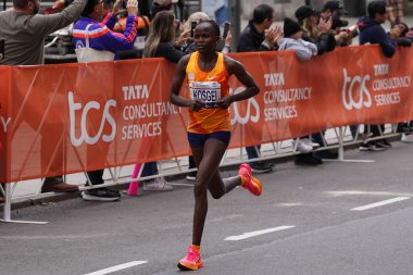 TCS New York City Maratonu 2023. 5 Kasım 2023, New York, ABD: Etiyopyalı Tamirat Tola rekorları kırıp 2: 04: 58 'de NYC erkek yarışını kazanırken, Kenyalı Hellen Obiri 2: 27: 23' lük derecesiyle bayanlar yarışına hakim oldu.. 