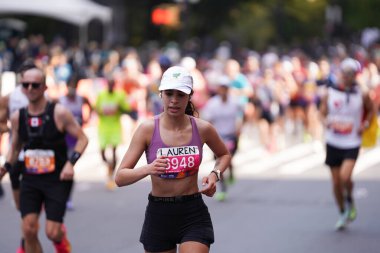 TCS New York City Maratonu 2023. 5 Kasım 2023, New York, ABD: Etiyopyalı Tamirat Tola rekorları kırıp 2: 04: 58 'de NYC erkek yarışını kazanırken, Kenyalı Hellen Obiri 2: 27: 23' lük derecesiyle bayanlar yarışına hakim oldu.. 