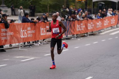 TCS New York City Maratonu 2023. 5 Kasım 2023, New York, ABD: Etiyopyalı Tamirat Tola rekorları kırıp 2: 04: 58 'de NYC erkek yarışını kazanırken, Kenyalı Hellen Obiri 2: 27: 23' lük derecesiyle bayanlar yarışına hakim oldu.. 