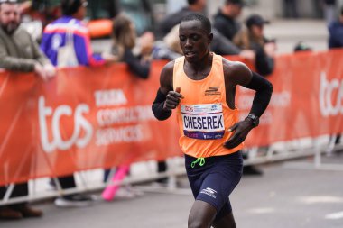 TCS New York City Maratonu 2023. 5 Kasım 2023, New York, ABD: Etiyopyalı Tamirat Tola rekorları kırıp 2: 04: 58 'de NYC erkek yarışını kazanırken, Kenyalı Hellen Obiri 2: 27: 23' lük derecesiyle bayanlar yarışına hakim oldu.. 