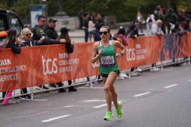 TCS New York City Maratonu 2023. 5 Kasım 2023, New York, ABD: Etiyopyalı Tamirat Tola rekorları kırıp 2: 04: 58 'de NYC erkek yarışını kazanırken, Kenyalı Hellen Obiri 2: 27: 23' lük derecesiyle bayanlar yarışına hakim oldu.. 