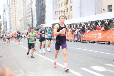 52. New York Maraton Yarışı. 5 Kasım 2023, New York, ABD: 52. New York City Maraton Yarışı Staten Island 'da başladı, yaklaşık 55.000 sporcuyla beş ilçedeki 26.2 millik parkurdan geçtiler.