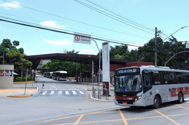 Sao Paulo, Brezilya, 11 / 05 / 23 - ENEM Ulusal Lise Sınavı nedeniyle Sao Paulo 'nun Güney Bölgesi Guarapiranga Terminal Bölgesi yolcuları.