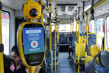 Sao Paulo, Brezilya, 11 / 05 / 23 - ENEM Ulusal Lise Sınavı nedeniyle Sao Paulo 'nun Güney Bölgesi Guarapiranga Terminal Bölgesi yolcuları.