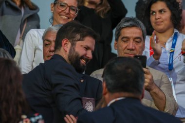 Santiago (CHL), 11 / 05 / 2023 - Şili Başkanı Gabriel Boriç (l) ve Panam Sports, Neven Iliç (R), Şili 'deki Pan Amerikan Oyunları' nın kapanış partisinde, biicentenario La Florida stadyumunda