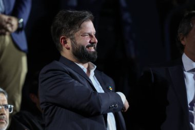 Santiago (CHL), 11 / 05 / 2023 - Şili Başkanı Gabriel Boriç (l) ve Panam Sports, Neven Iliç (R), Şili 'deki Pan Amerikan Oyunları' nın kapanış partisinde, biicentenario La Florida stadyumunda