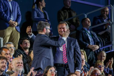 Santiago (CHL), 11 / 05 / 2023 - Şili Başkanı Gabriel Boriç (l) ve Panam Sports, Neven Iliç (R), Şili 'deki Pan Amerikan Oyunları' nın kapanış partisinde, biicentenario La Florida stadyumunda