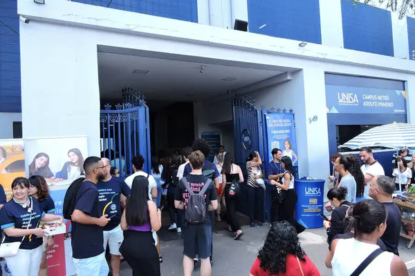 Sao Paulo 2023 Uczniowie Przyjeżdżają Egzamin Enem Faculdade Unisa Santo — Zdjęcie stockowe